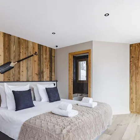 Perfect For Climbers And Nature-loving Couples In *